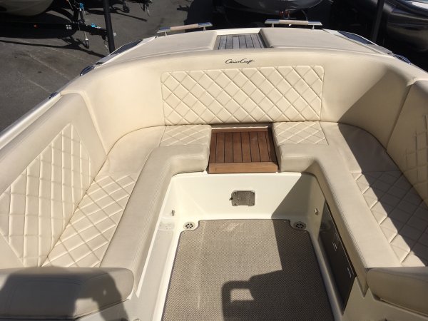 Used 2019 Chris Craft 27 Launch Power Boat for sale